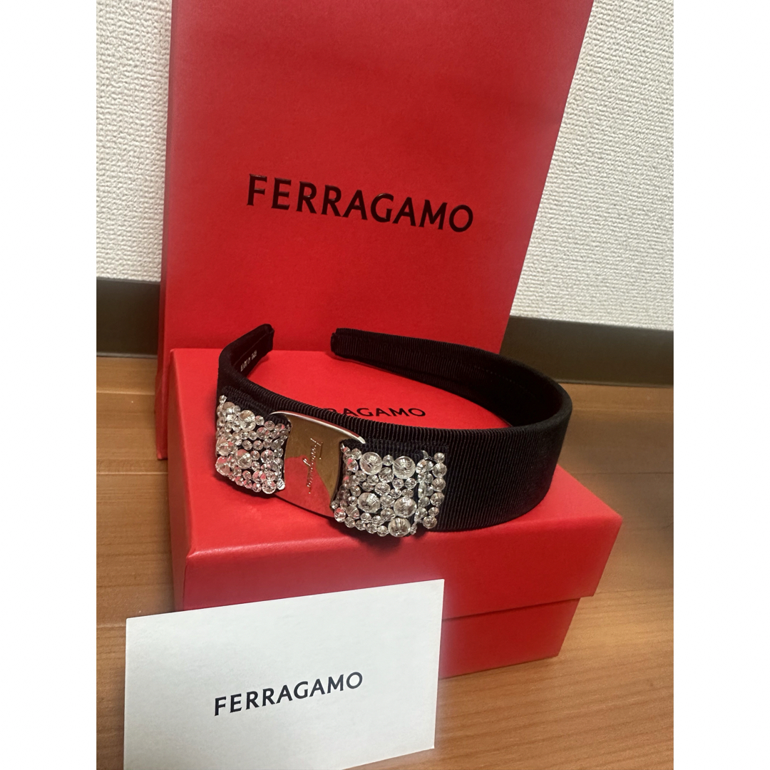 Salvatore Ferragamo(サルヴァトーレフェラガモ)の《新品》フェラガモ・カチューシャ レディースのヘアアクセサリー(カチューシャ)の商品写真