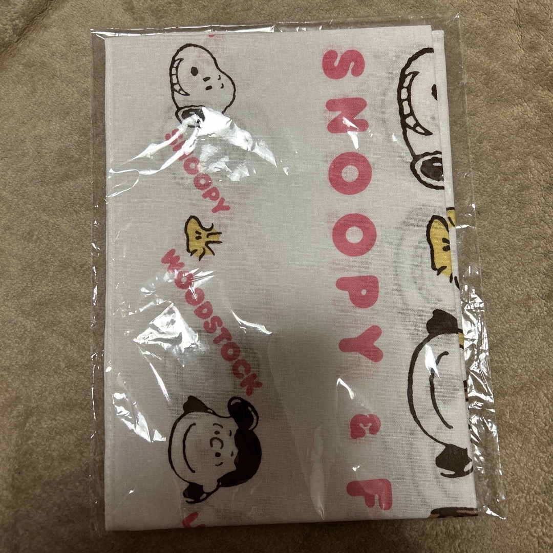 SNOOPY(スヌーピー)のスヌーピー　SNOOPY 手ぬぐい　ハンカチ　手拭い　新品 エンタメ/ホビーのコレクション(ノベルティグッズ)の商品写真