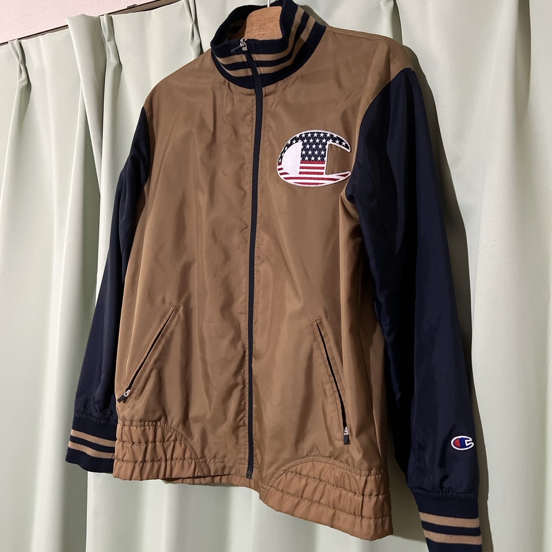 Champion(チャンピオン)のチャンピオン　アウター　ナイロン メンズのジャケット/アウター(ナイロンジャケット)の商品写真