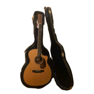 ラリヴィー(Larrivee)のラリビー　OMV-60 アコースティックギター(アコースティックギター)