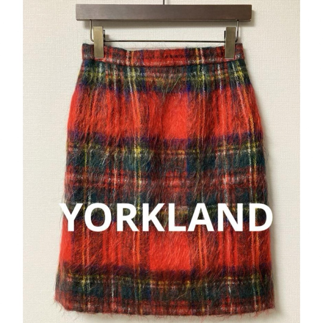 Yorkland(ヨークランド)のYORKLAND チェック タイトスカート モヘア  赤 レディースのスカート(ひざ丈スカート)の商品写真