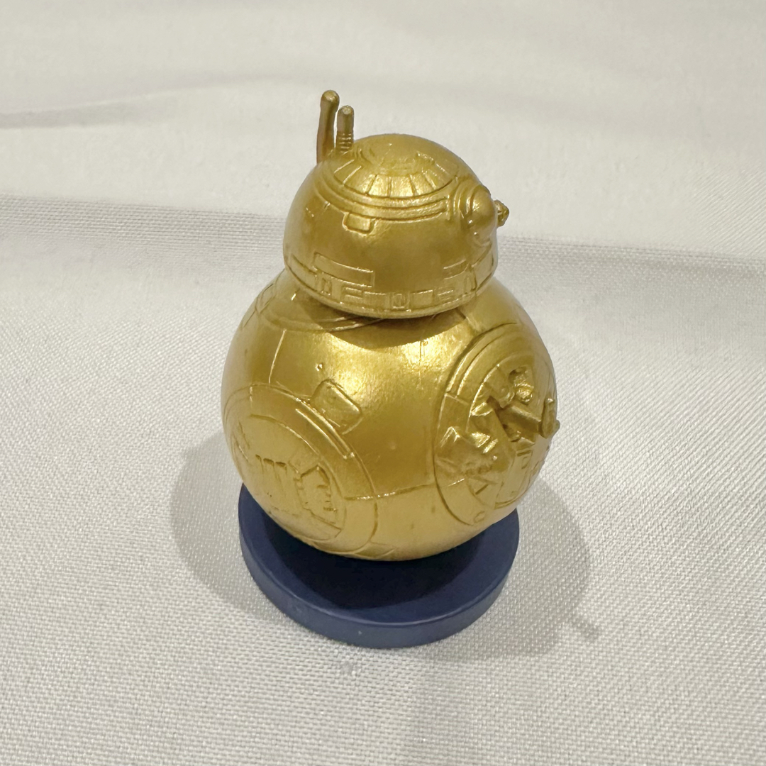 Disney(ディズニー)の<新品>スターウォーズ BB-8 ゴールド フィギュア ディズニーストア エンタメ/ホビーのおもちゃ/ぬいぐるみ(キャラクターグッズ)の商品写真