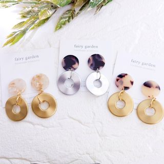 180♡お洒落マーブル×ドーナツリング（3color）ピアス　イヤリング大ぶり(ピアス)