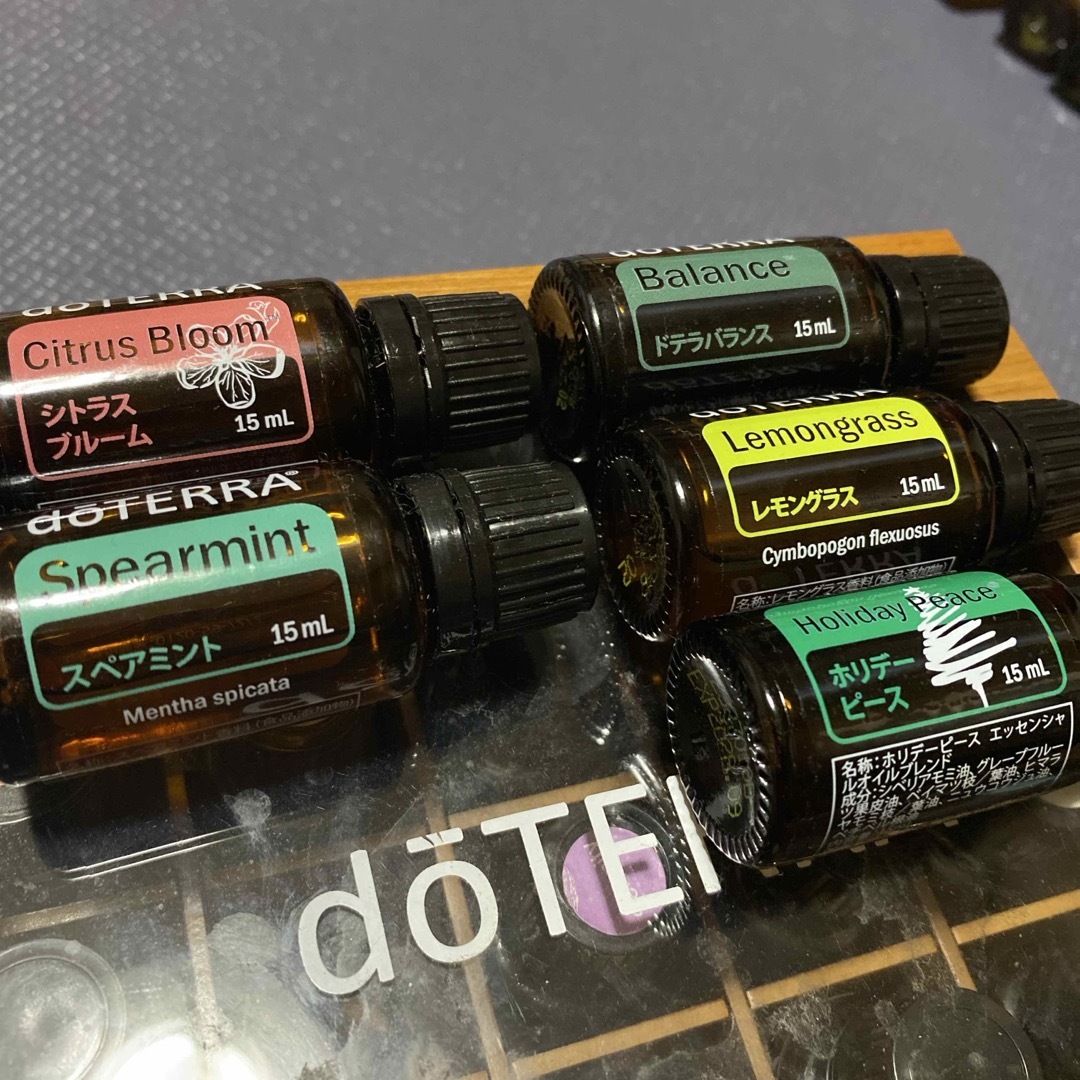 doTERRA(ドテラ)のドテラ　エッセンシャルオイル5本セット コスメ/美容のリラクゼーション(エッセンシャルオイル（精油）)の商品写真