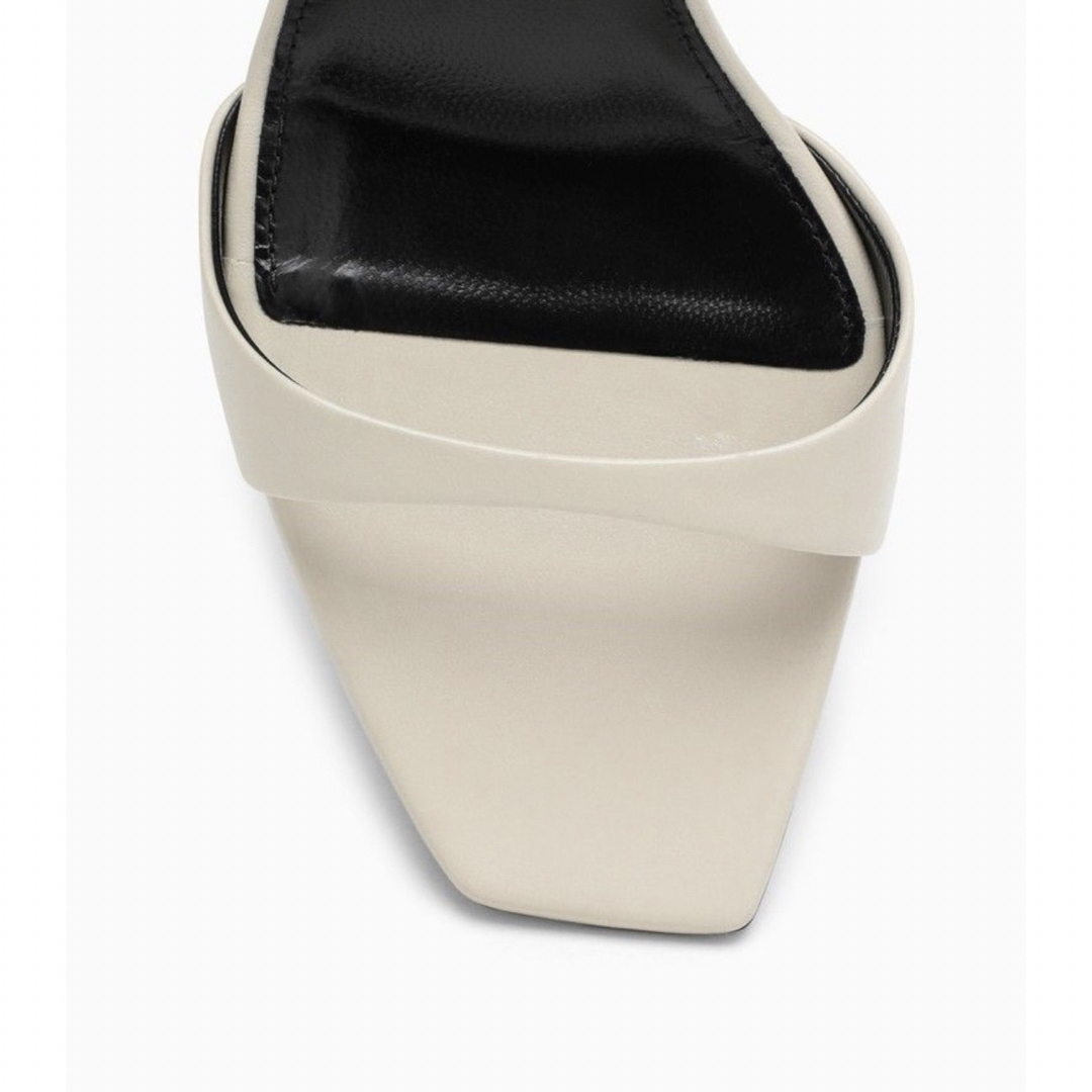 Saint Laurent(サンローラン)の【新品未使用】サンローラン  Bea 90 レザーサンダル レディースの靴/シューズ(サンダル)の商品写真