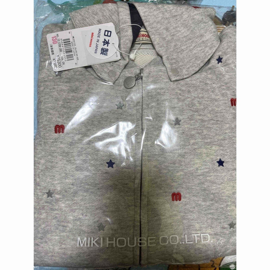 mikihouse(ミキハウス)の新品　ミキハウス　パーカー　130 キッズ/ベビー/マタニティのキッズ服男の子用(90cm~)(その他)の商品写真