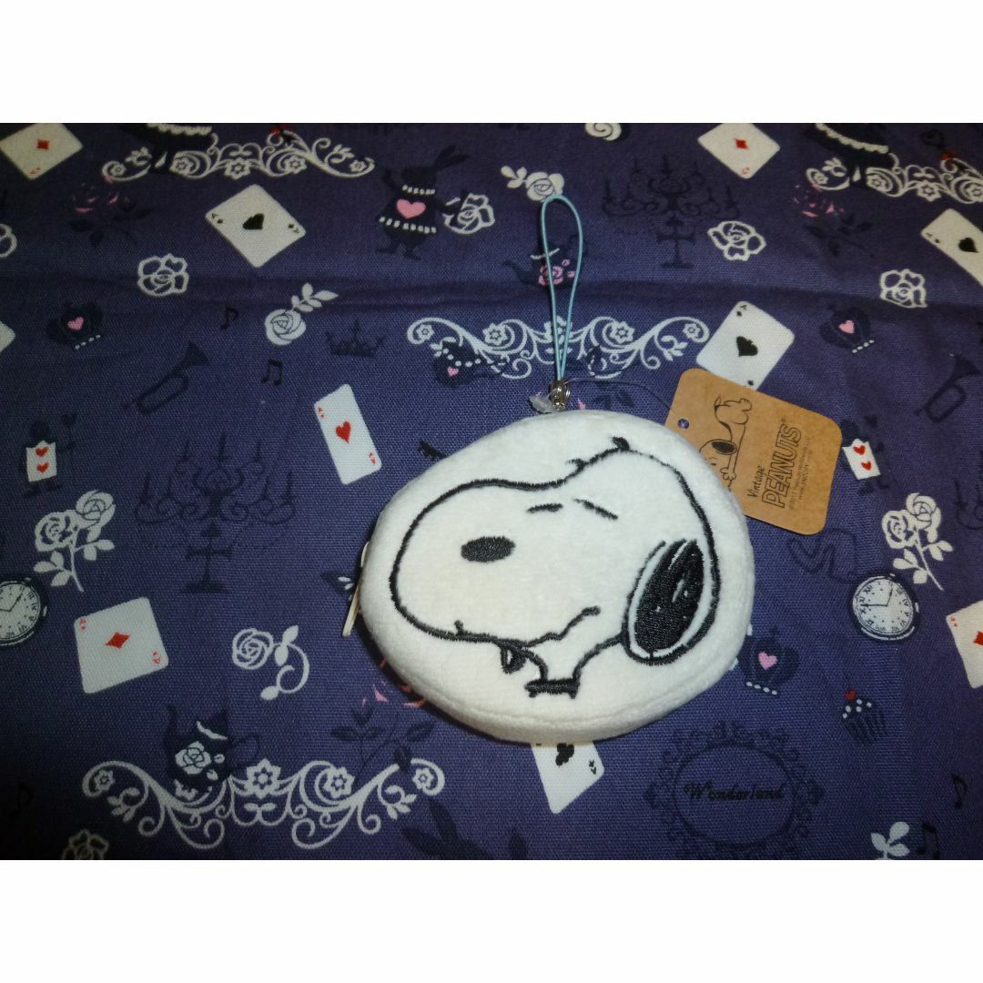 SNOOPY(スヌーピー)の スヌーピー　刺繍入りポーチ　ストラップ付き　新品タグ付き　② エンタメ/ホビーのおもちゃ/ぬいぐるみ(キャラクターグッズ)の商品写真