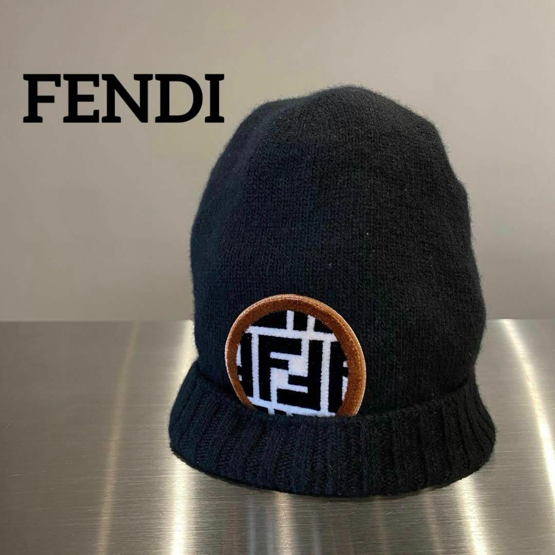 FENDI(フェンディ)の『FENDI』 フェンディ ズッカ柄 カシミヤ混 ニット帽 / ブラック メンズの帽子(ニット帽/ビーニー)の商品写真