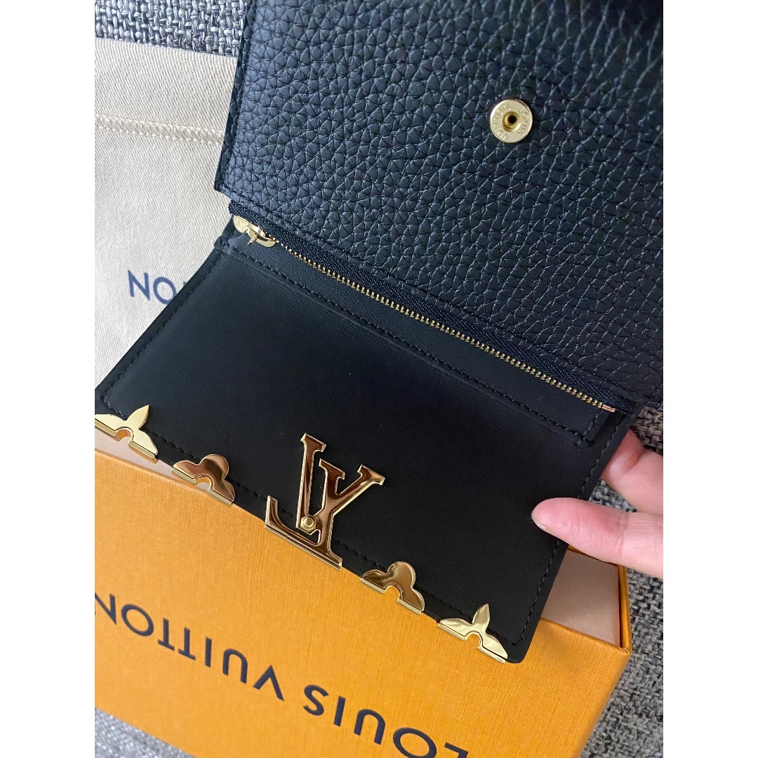 LOUIS VUITTON(ルイヴィトン)の新品・未使用　ポルトフォイユ・カプシーヌ　コンパクト　ノワール レディースのファッション小物(財布)の商品写真