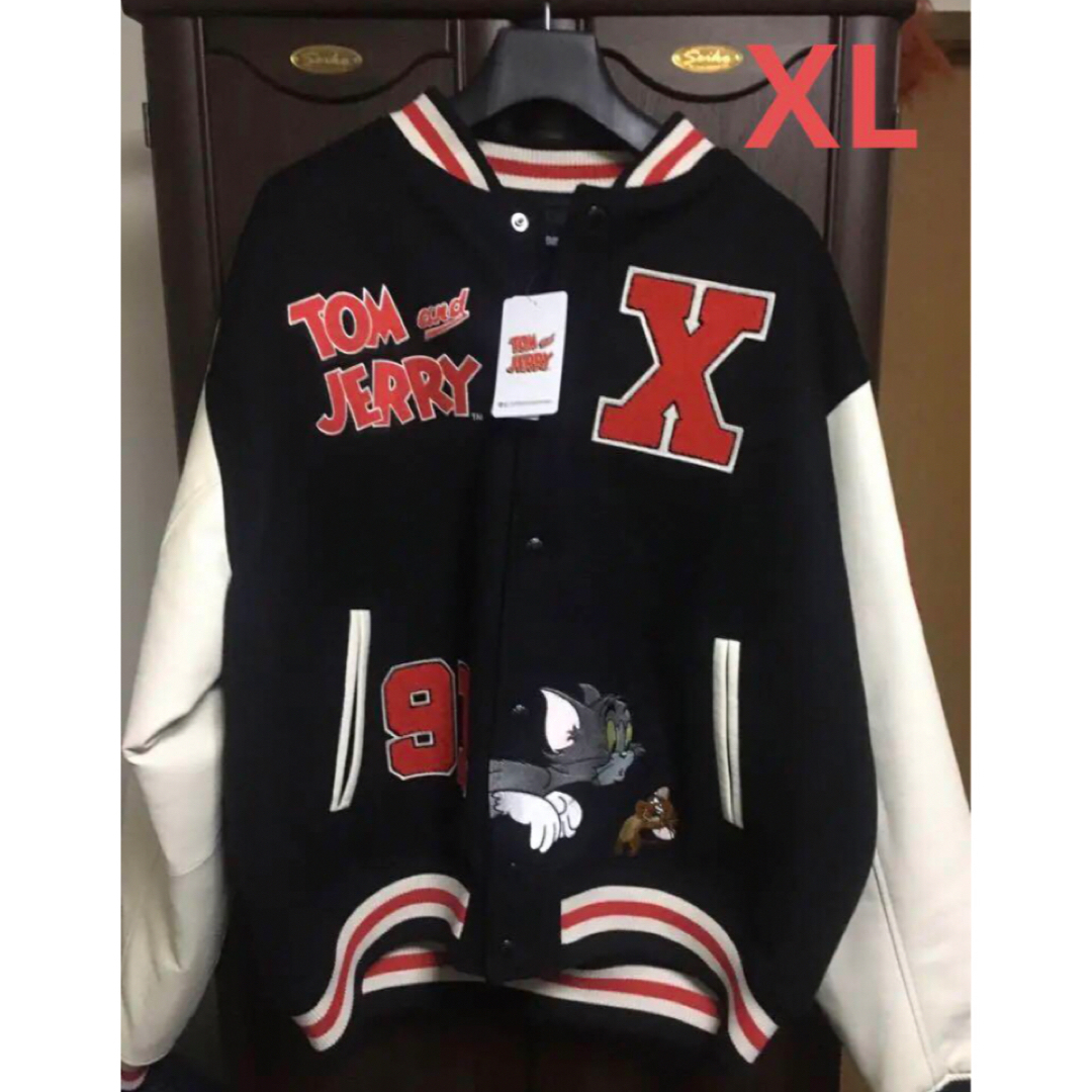 XLARGE(エクストララージ)のXLARGE x Tom and Jerry Versity Jacket メンズのジャケット/アウター(スタジャン)の商品写真