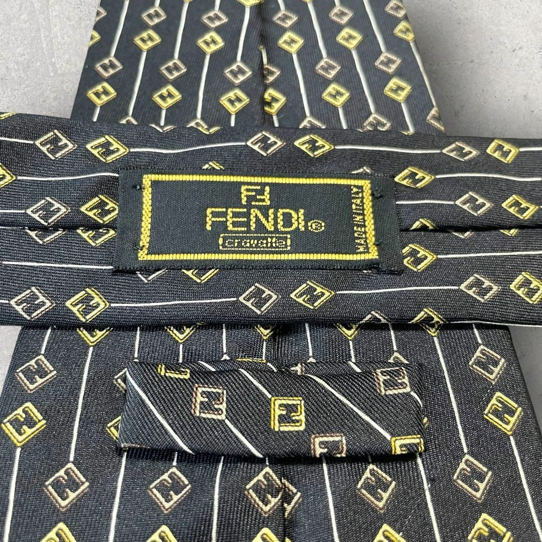 FENDI(フェンディ)の美品 FENDI フェンディ ズッカ柄 ストライプ 小紋柄 ネクタイ ブラック メンズのファッション小物(ネクタイ)の商品写真