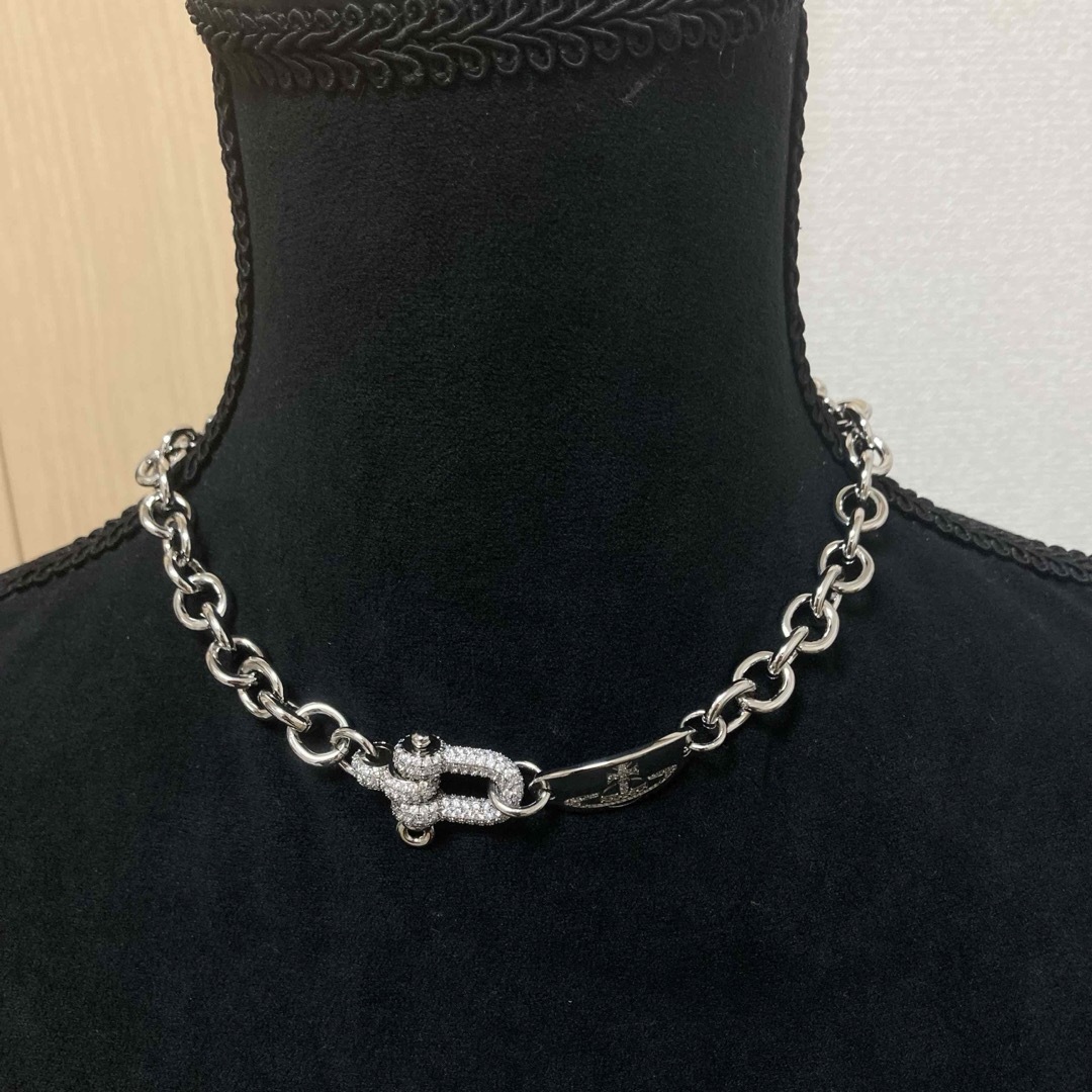 Vivienne Westwood(ヴィヴィアンウエストウッド)のヴィヴィアン　Isoriaチョーカー　シルバー レディースのアクセサリー(ネックレス)の商品写真