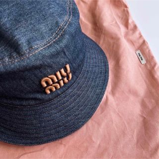 ミュウミュウ(miumiu)のMiu Miu 23-24ss Denim Bucket Hat ロゴ刺繍(ハット)