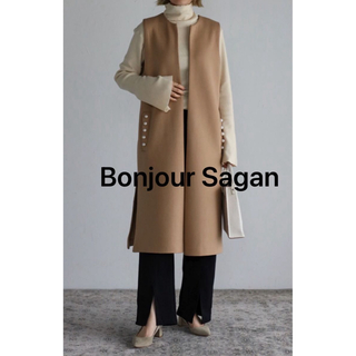 ボンジュールサガン(BONJOUR SAGAN)の新品未使用　Bonjour Sagan ビッグパールボタンジレ　ベージュ(ベスト/ジレ)