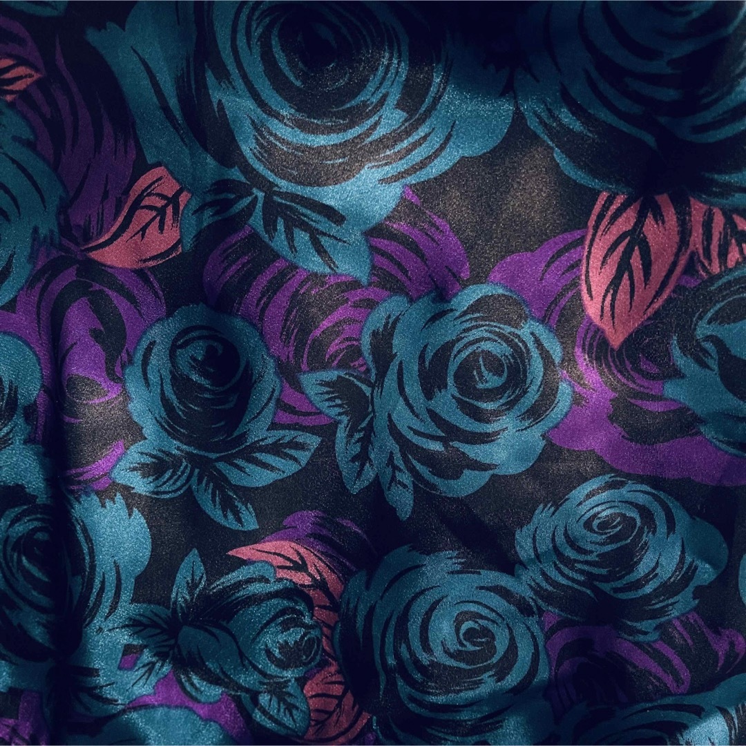 EMODA(エモダ)のスカーフEMODAエモダ薔薇バラ レディースのファッション小物(バンダナ/スカーフ)の商品写真