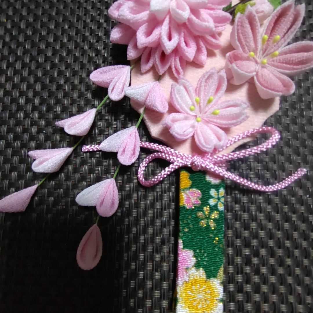 桜開花間近セール！　つまみ細工の桜が舞う羽子板（台なし） ハンドメイドのハンドメイド その他(その他)の商品写真