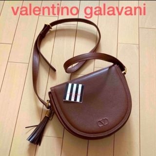 ヴァレンティノガラヴァーニ(valentino garavani)の希少 ヴァレンティノ ガラヴァーニ 濃茶 ハーフムーン フリンジ レザーバッグ (ショルダーバッグ)