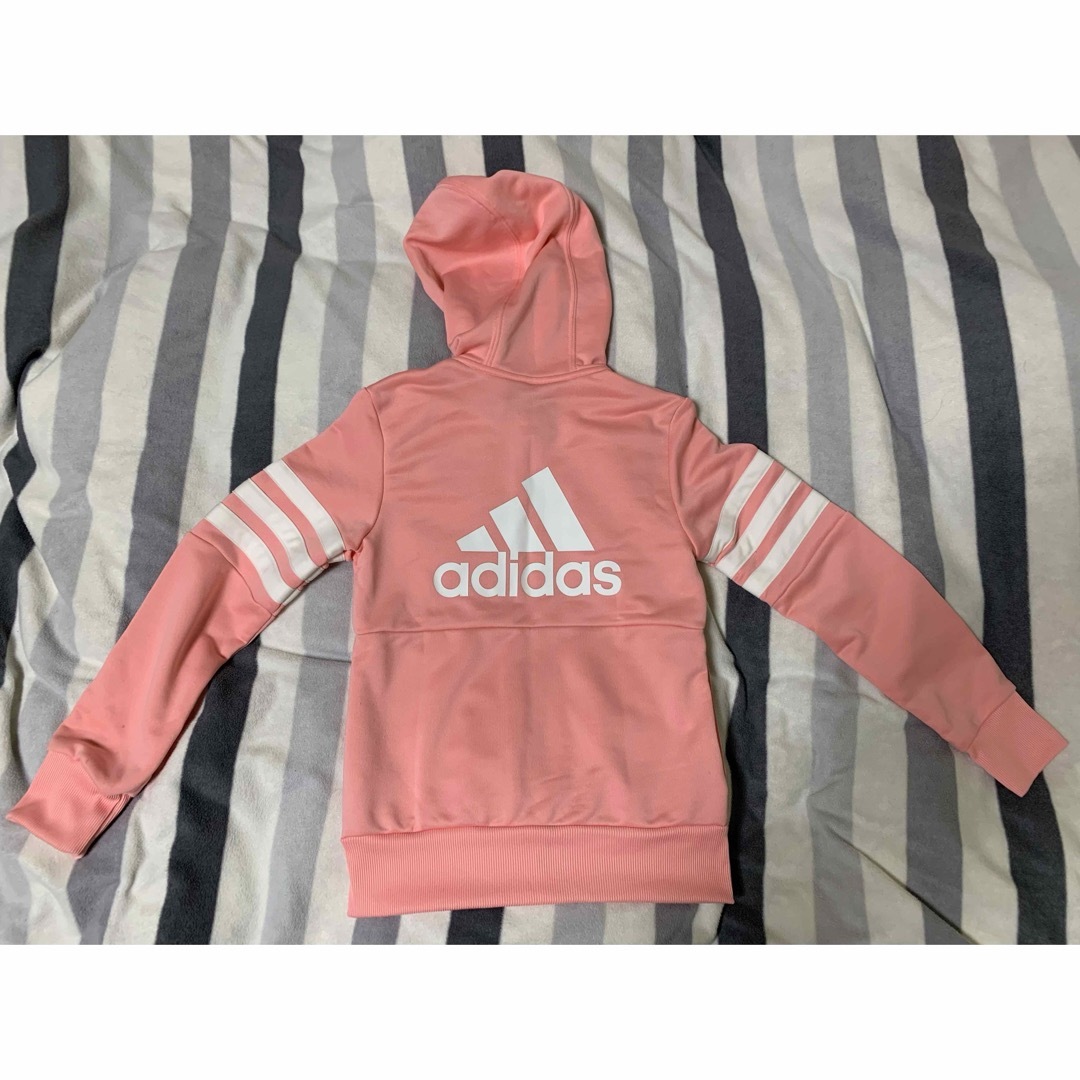 adidas(アディダス)のadidas パーカー　ピンク　140 キッズ/ベビー/マタニティのキッズ服女の子用(90cm~)(ジャケット/上着)の商品写真