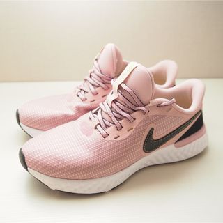 ナイキ(NIKE)のナイキ・レディース・ランニングシューズ　レボリューション5(スニーカー)