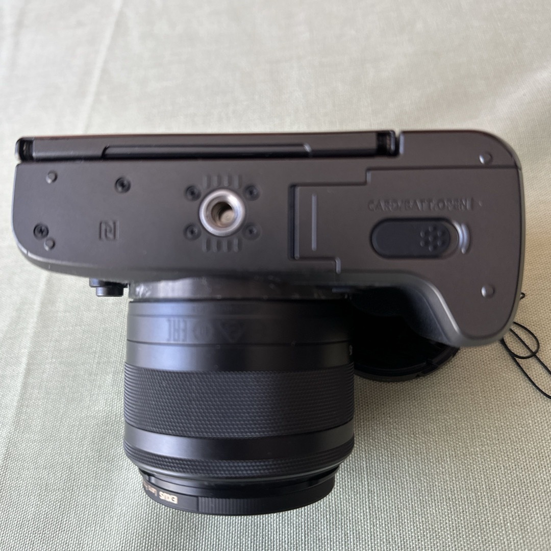 Canon(キヤノン)のcanoneosM5 50mmf0.95 12mmf2.8魚眼EF変換アダプター スマホ/家電/カメラのカメラ(ミラーレス一眼)の商品写真