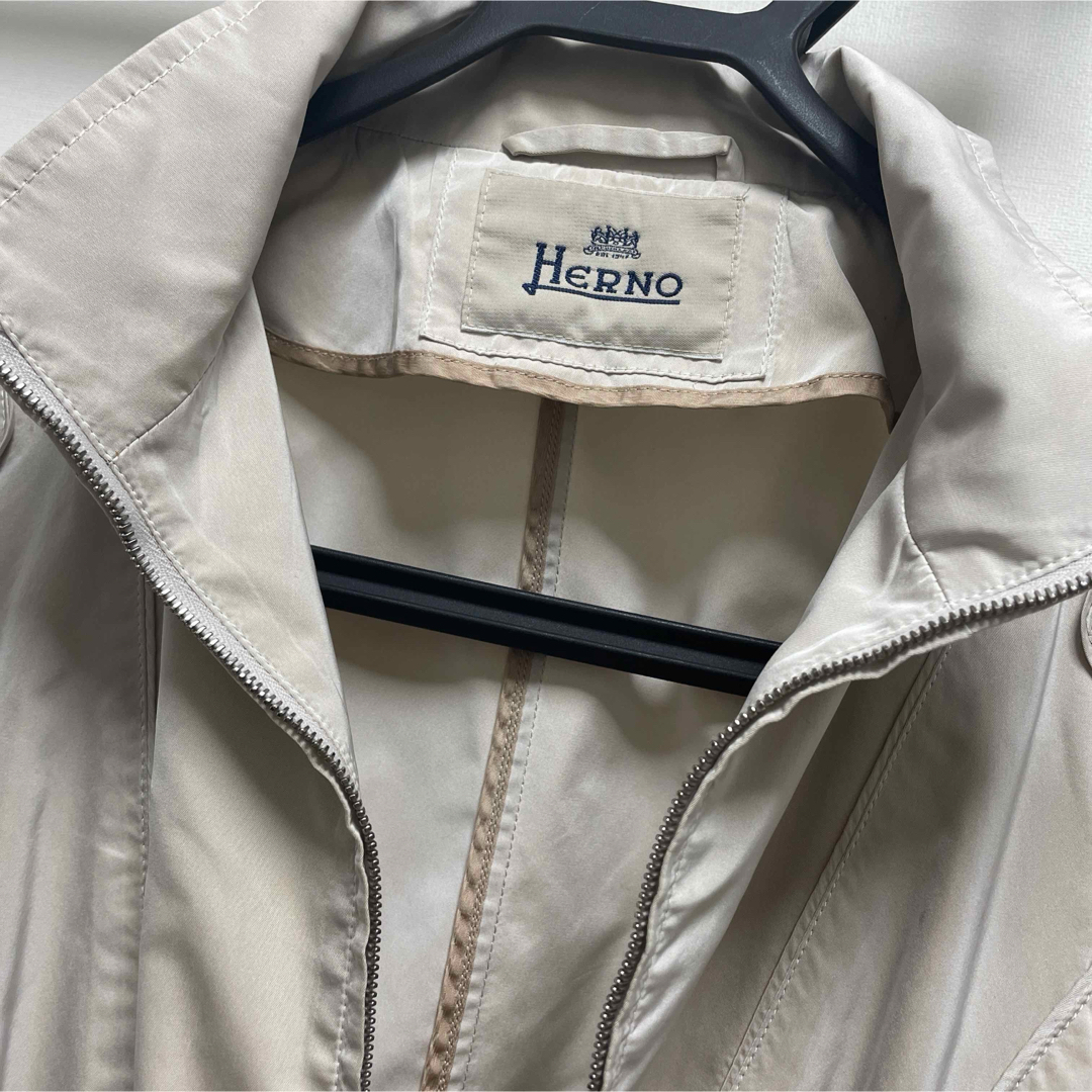 HERNO ヘルノ　シンプル薄手アウター　ショートジャケット　ブルゾン