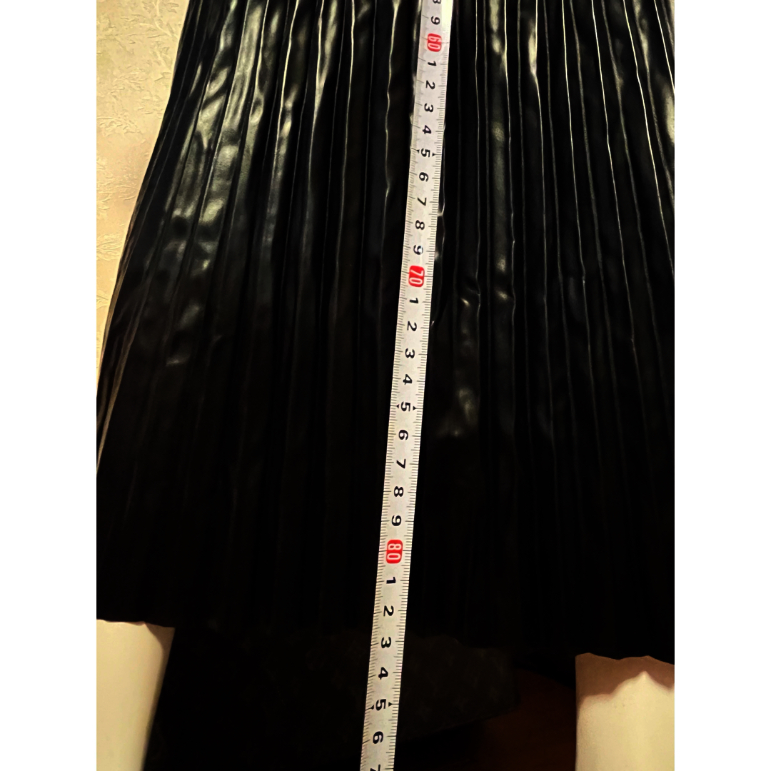 タグ付き 未使用　合成皮革 プリーツ ロング スカート レディースのスカート(ロングスカート)の商品写真