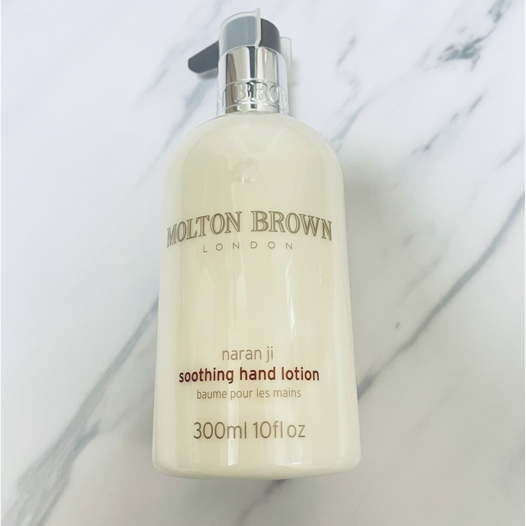 MOLTON BROWN(モルトンブラウン)のモルトンブラウン  シャワージェル5点(ポーチ付き)＆ハンドローション セット コスメ/美容のボディケア(ボディソープ/石鹸)の商品写真