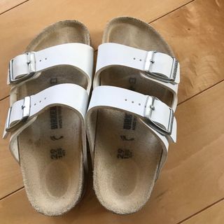 ビルケンシュトック(BIRKENSTOCK)のビルケンシュトック  アリゾナ ホワイト　18.5cm(サンダル)