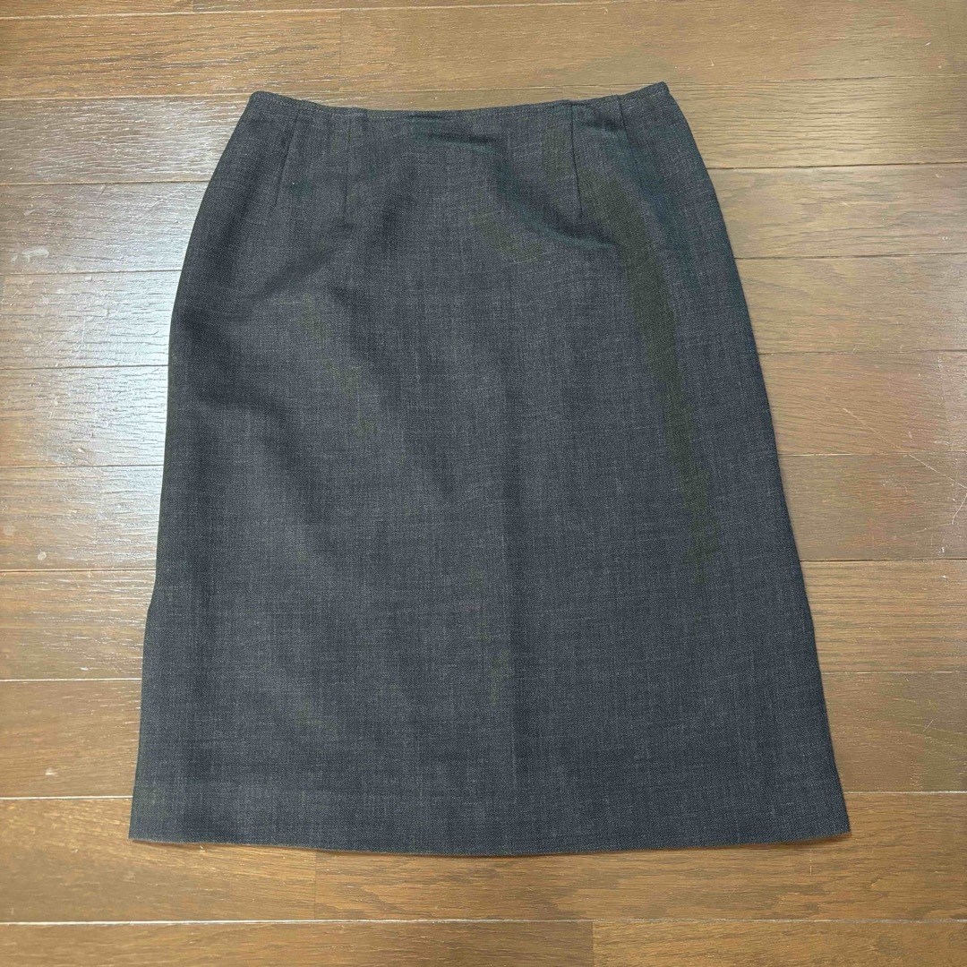 【美品】レディース❗️タイトスカート　オフィスカジュアル　春夏　グレー　Mサイズ レディースのスカート(ひざ丈スカート)の商品写真