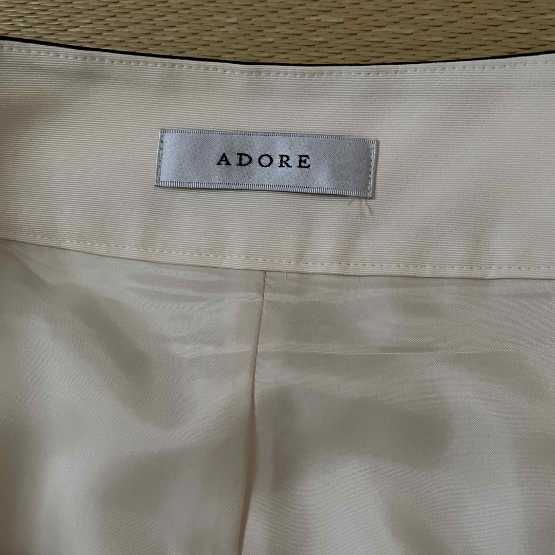 ADORE(アドーア)の2023AWアドーア　エアーダブルクロスパンツ レディースのパンツ(クロップドパンツ)の商品写真