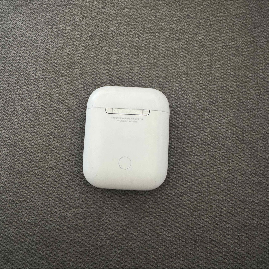 Apple(アップル)のAirPods 第二世代　正規品 スマホ/家電/カメラのオーディオ機器(ヘッドフォン/イヤフォン)の商品写真