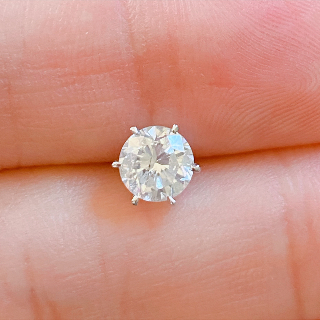 大粒天然ダイヤモンドピアス片側のみ　K18ダイヤ一粒ダイヤモンド0.773ct レディースのアクセサリー(ピアス)の商品写真