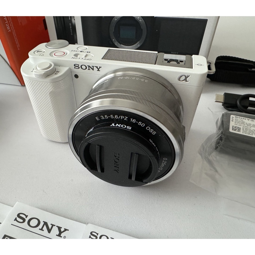 SONY(ソニー)のSONY VLOGCAM パワーズームレンズキット ホワイト ZV-E10L(W スマホ/家電/カメラのカメラ(ミラーレス一眼)の商品写真