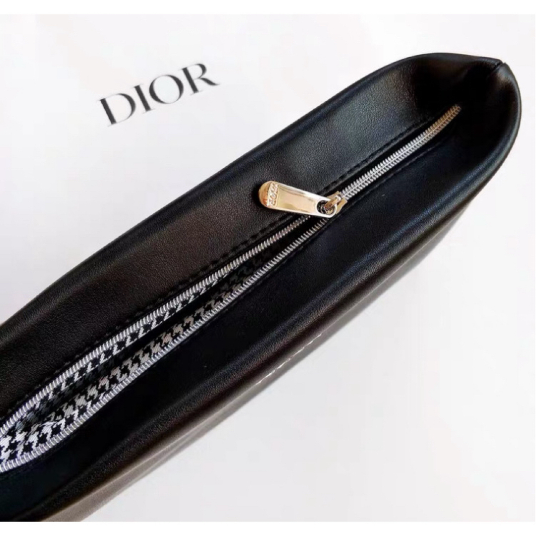 Christian Dior(クリスチャンディオール)の新品未使用　DIORディオール  ノベルティ レザーポーチ　千鳥格子 レディースのファッション小物(ポーチ)の商品写真