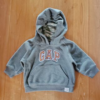 ベビーギャップ(babyGAP)の【80サイズ】GAP パーカー トレーナー フリース 秋冬 男の子 カーキ色(トレーナー)