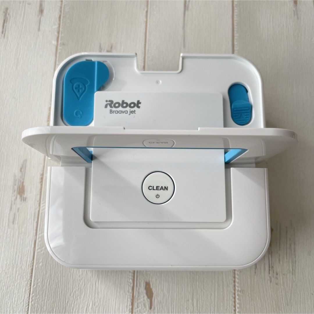 iRobot(アイロボット)の【ダーツさん専用✩︎⡱】iRobot 床拭きロボット ブラーバ ジェット 250 スマホ/家電/カメラの生活家電(掃除機)の商品写真