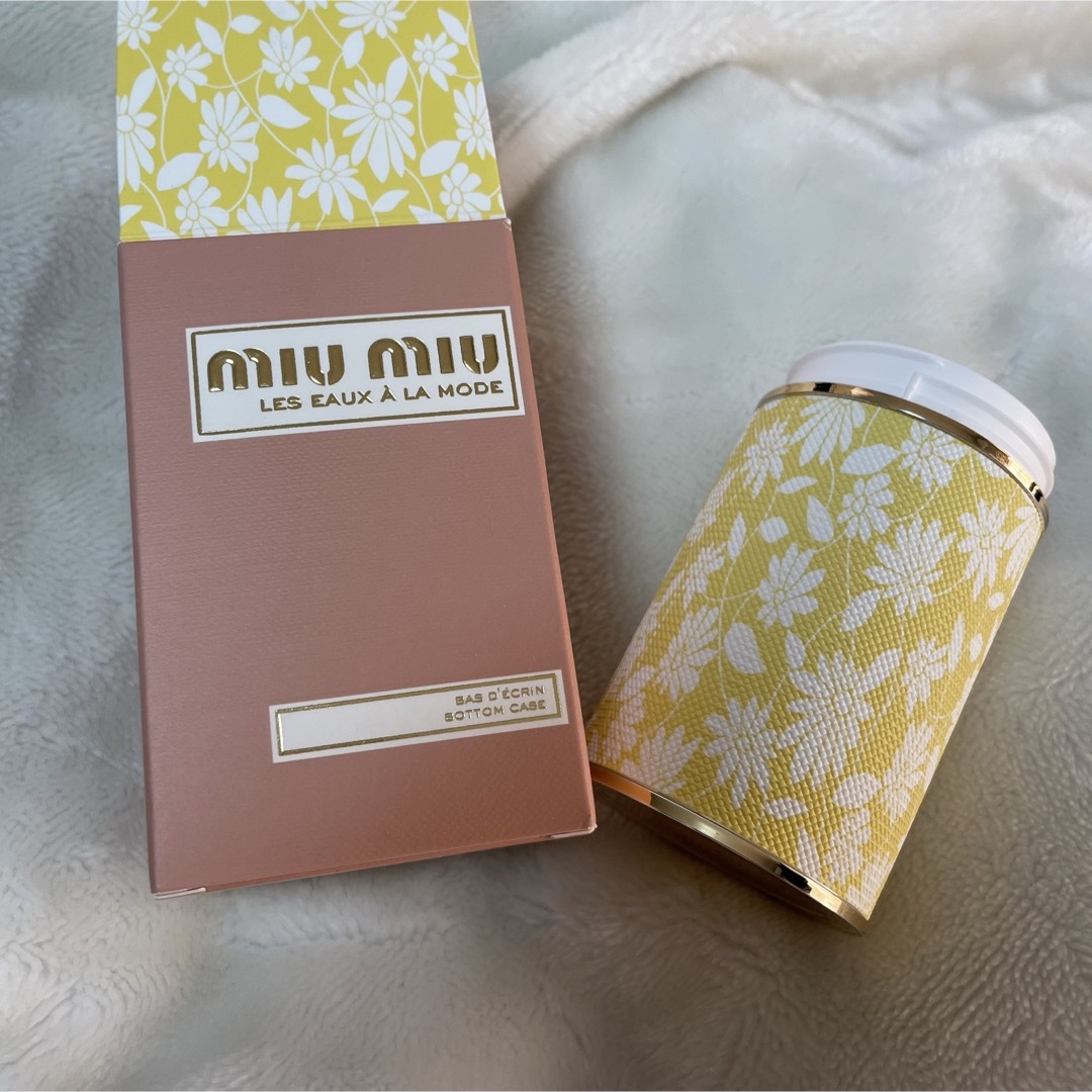 miumiu(ミュウミュウ)のmiumiu ケース レディースのファッション小物(キーホルダー)の商品写真