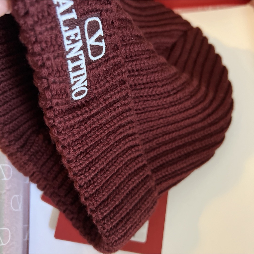 新品 Valentino ヴァレンティノ 刺ロゴ ウール ニット帽 新品 Valentino ヴァレンティノ 刺ロゴ ウール ニット帽