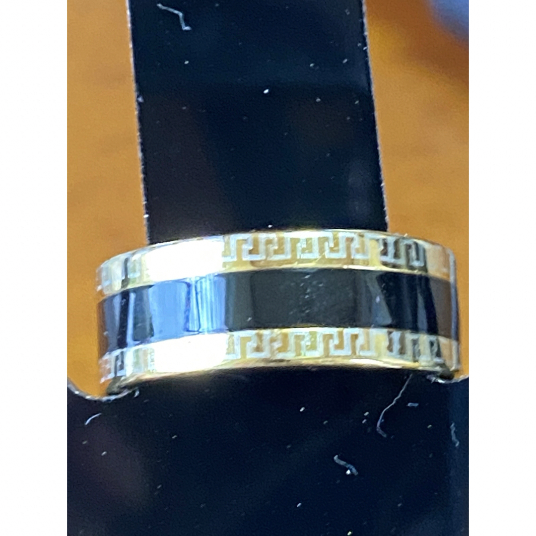 ゴールドステンレスデザインリングブラックライン16.5号 メンズのアクセサリー(リング(指輪))の商品写真