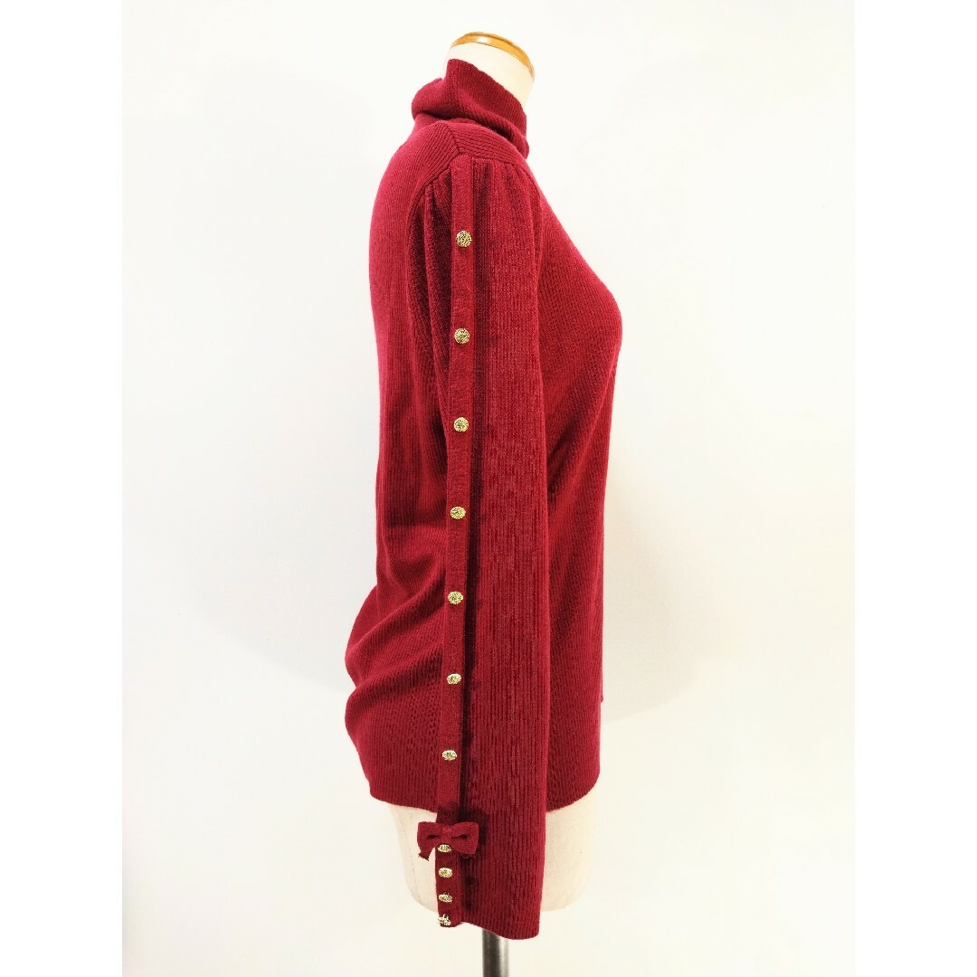 ♥♣新品未使用！Super beauty袖リボン金ボタン装飾セーター（赤） レディースのトップス(ニット/セーター)の商品写真