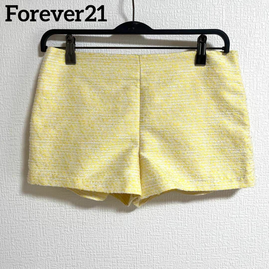 FOREVER 21(フォーエバートゥエンティーワン)のForever21 フォーエバー 21 ショートパンツ 黄色 イエロー シンプル レディースのパンツ(ショートパンツ)の商品写真