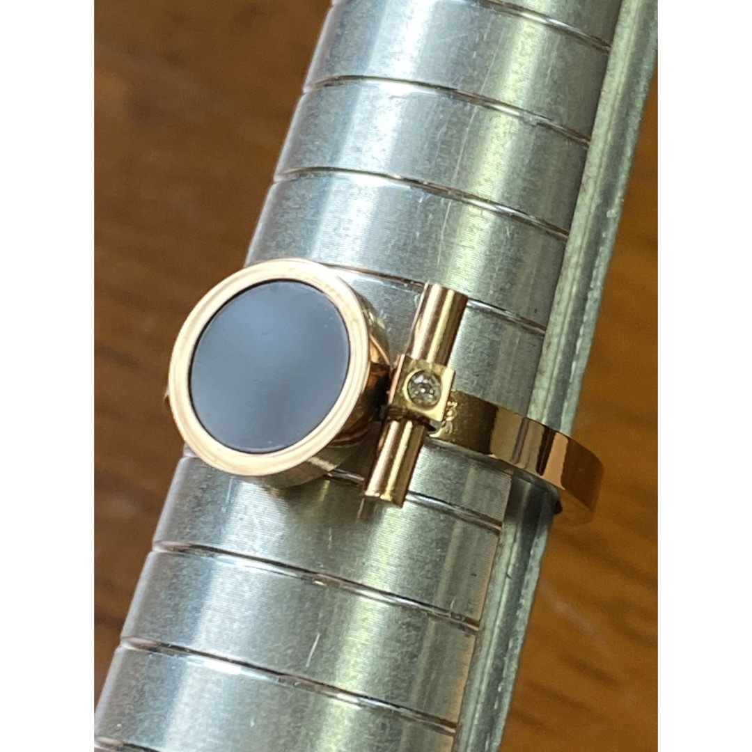 オニキス＆ジルコニアローズゴールドサージカルステンレスデザインリング15.5号 レディースのアクセサリー(リング(指輪))の商品写真