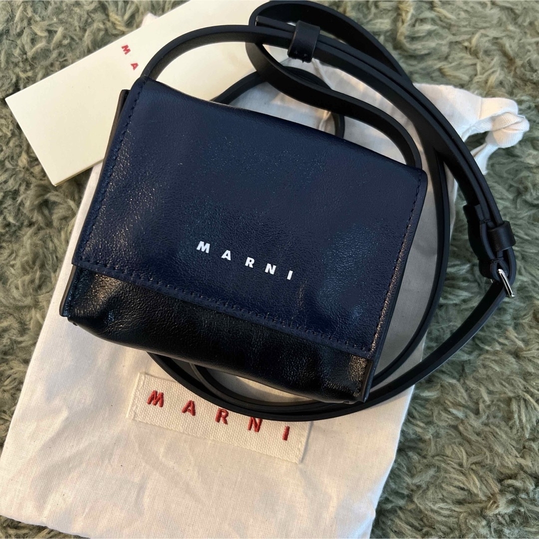 Marni - 新品 MARNIネイビー＆ブラック ミニ クロスボディバッグ