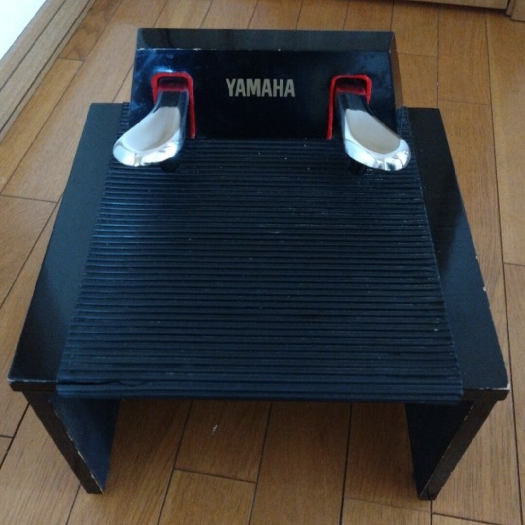 YAMAHA　ピアノ　補助ペダル　台 楽器の鍵盤楽器(ピアノ)の商品写真