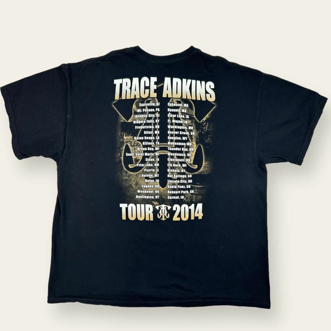 MUSIC TEE(ミュージックティー)のトレース・アドキンス　TOUR2014　半袖Tシャツ　古着　ブラック　2X メンズのトップス(Tシャツ/カットソー(半袖/袖なし))の商品写真