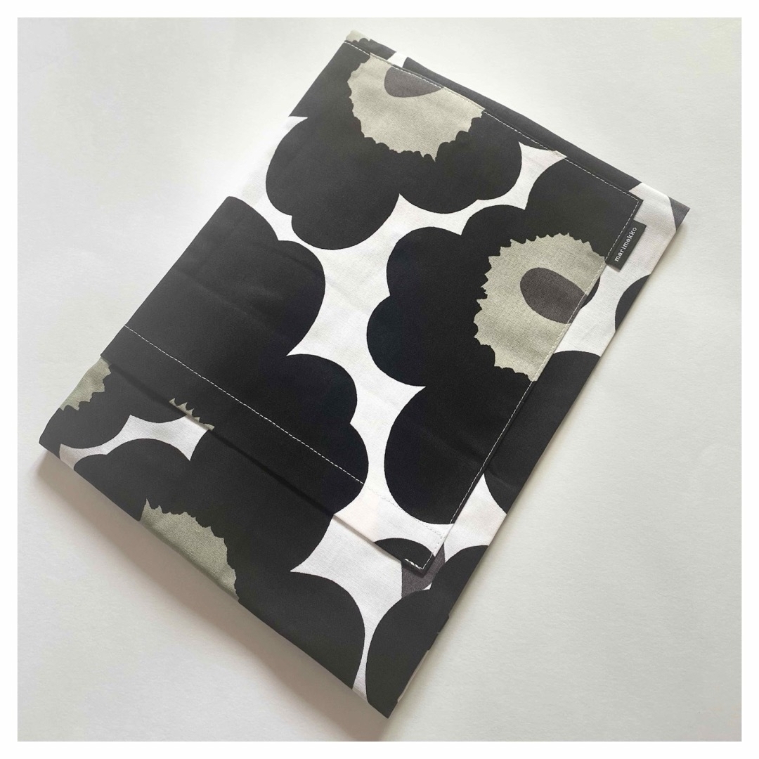 marimekko(マリメッコ)の◎マリメッコ marimekko エプロン◎ブラックPIENI UNIKKO インテリア/住まい/日用品のキッチン/食器(収納/キッチン雑貨)の商品写真