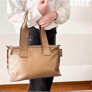 BREE - ブリー　トートバッグ　ハンドバッグ　ブロンズ　軽量　シボ革　レザー