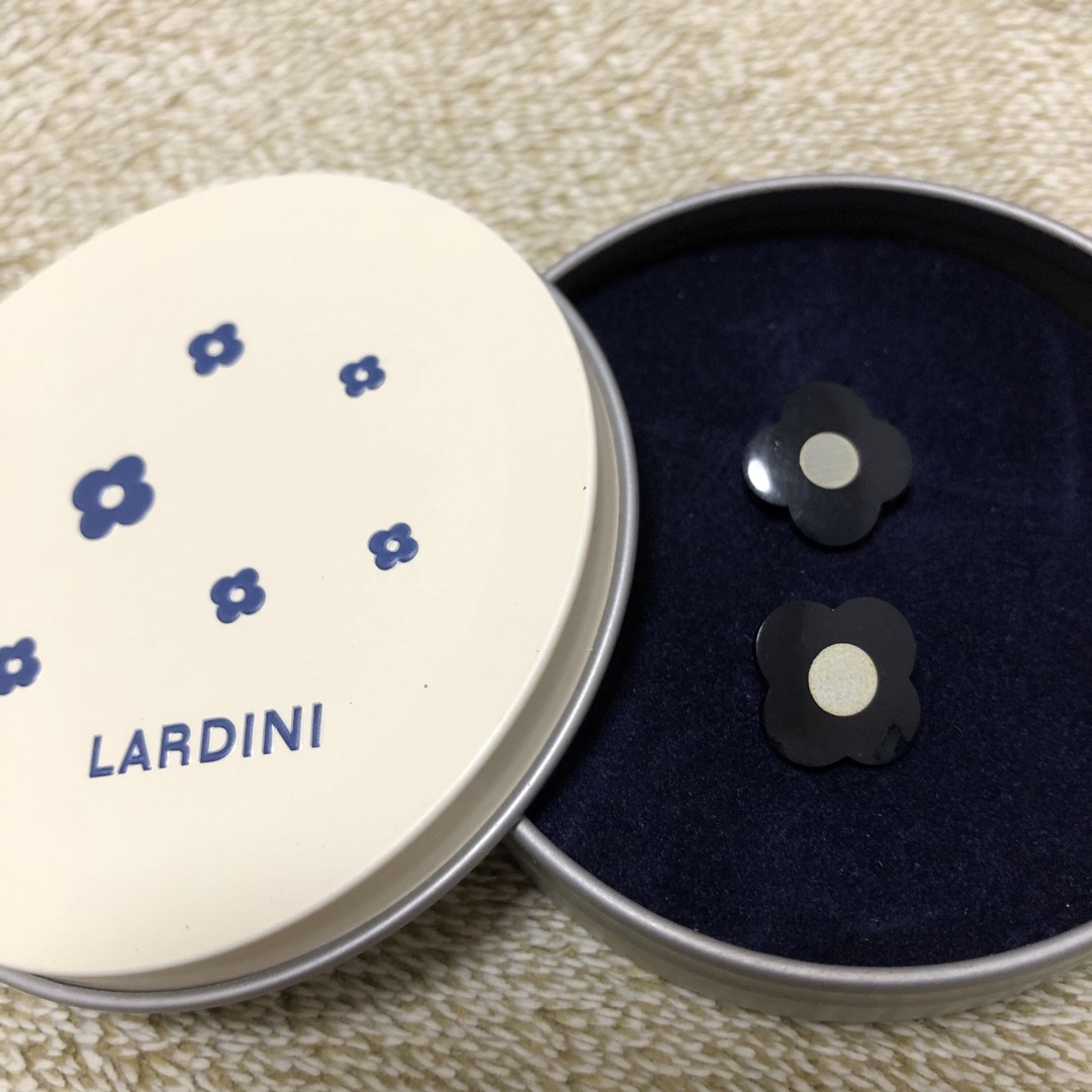 LARDINI(ラルディーニ)のLARDINI ラルディーニ ブートニエール カフス 白蝶貝 メンズのファッション小物(カフリンクス)の商品写真