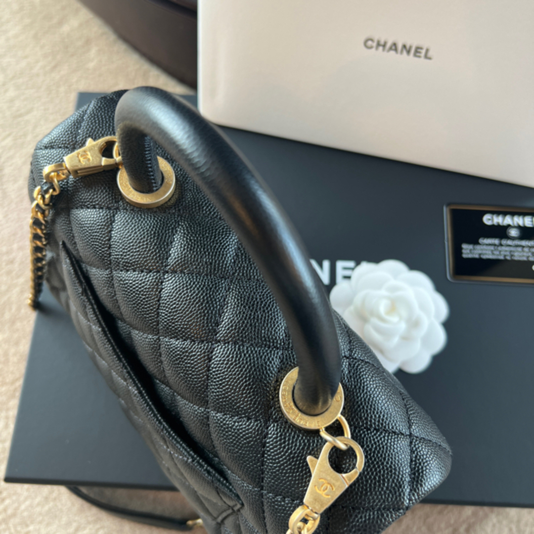 CHANEL(シャネル)の極美品 シャネル　マトラッセ  キャビアスキン　ココハンドルXS レディースのバッグ(ショルダーバッグ)の商品写真