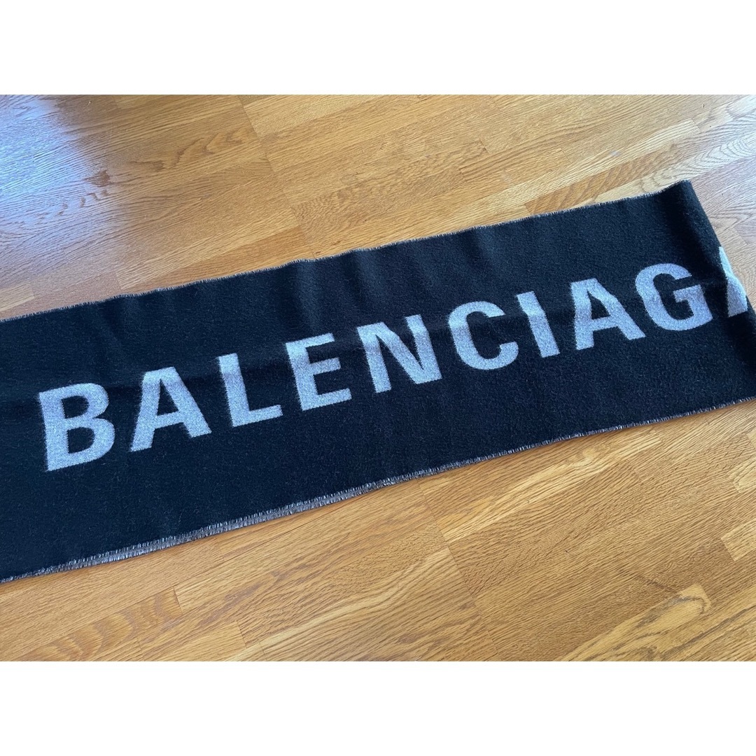 BALENCIAGAロゴマフラー　ストール　バレンシアガ　ユニセックスマフラー